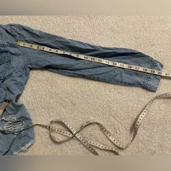 Cato Women’s Long Sleeve Blue Denim Button Down Shirt size Small Distressed - Picture 13 of 15